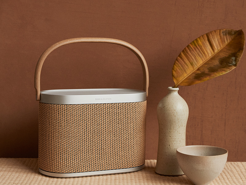 علامة BanG & Olufsen تطلق مكبّر الصوت beosound a5 المستوحة من الماضي والمُصمّم للمستقبل
